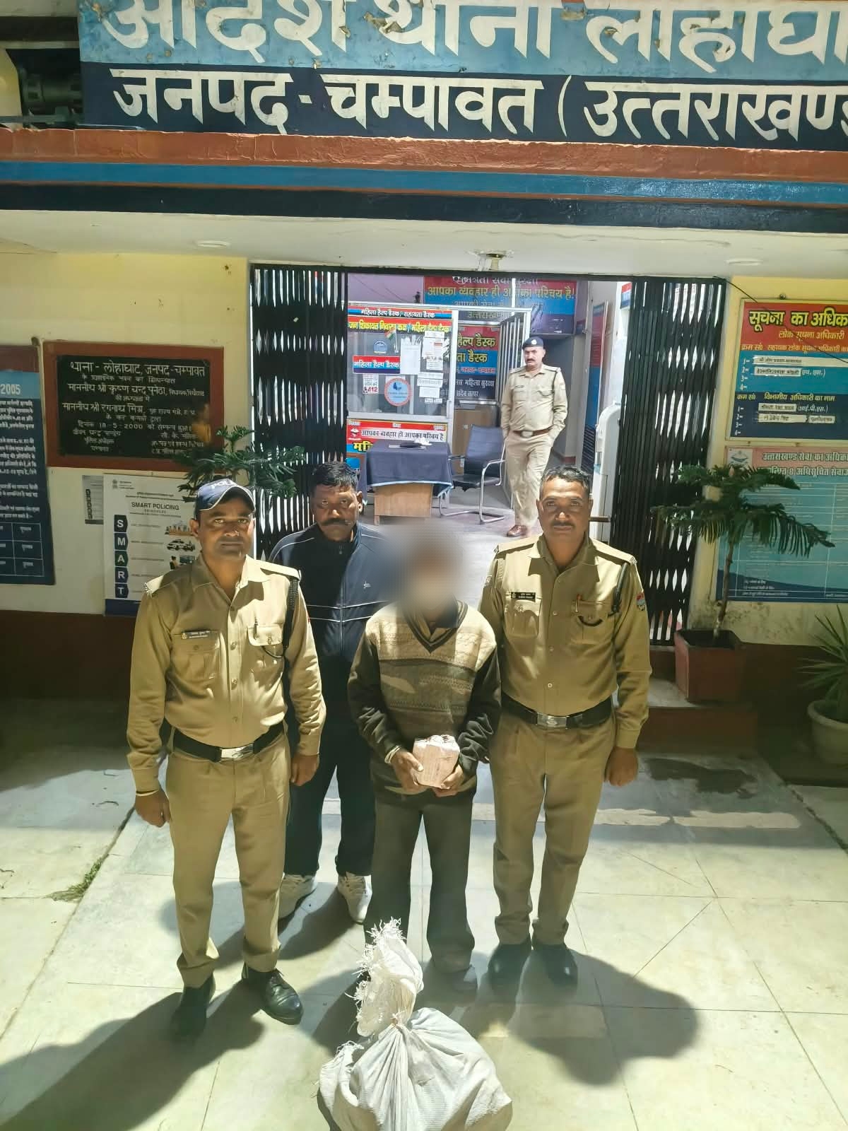 लोहाघाट पुलिस ने 54 पव्वे अवैध शराब के साथ एक आरोपी को किया गिरफ्तार