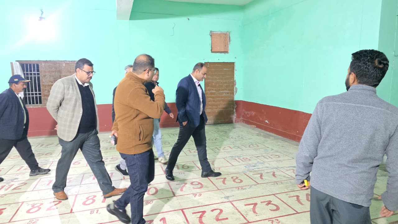 विधानसभा चुनाव की तैयारियों को लेकर प्रशासन सक्रिय, जिलाधिकारी ने परखी प्रस्तावित स्ट्रॉन्ग रूम एवं मतगणना स्थल की व्यवस्थाएं