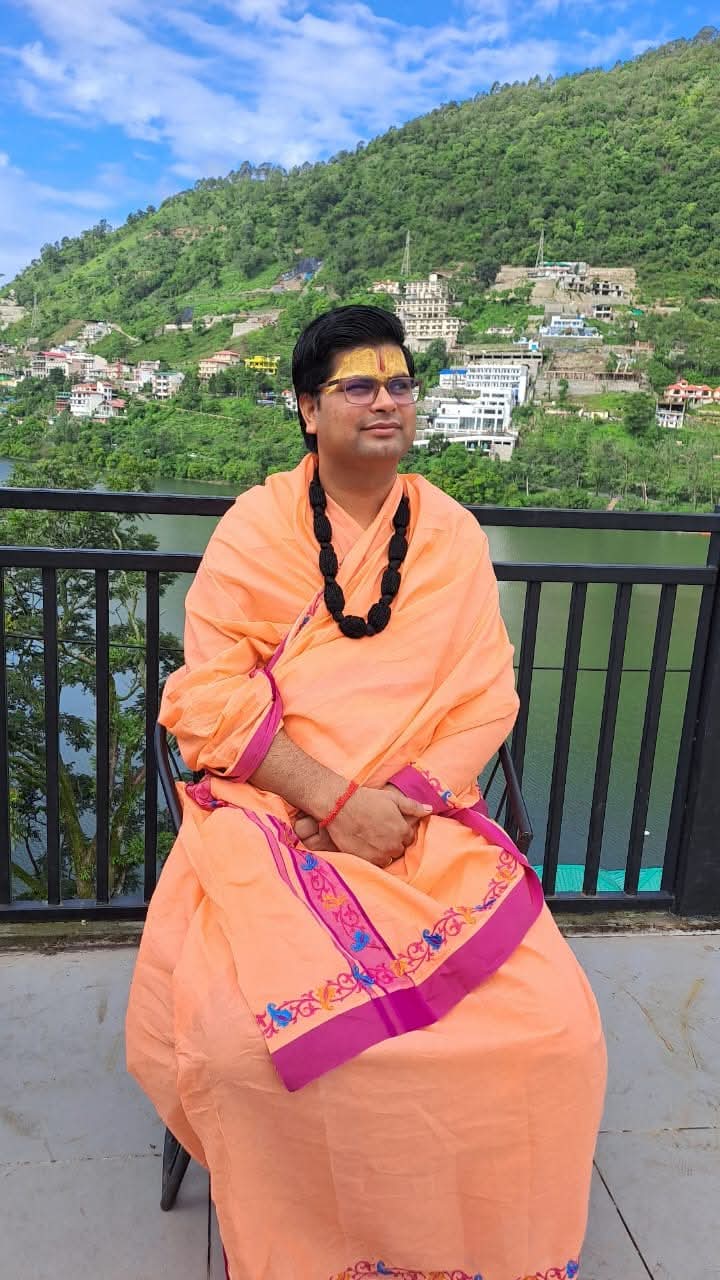 धन से नहीं, संस्कार और सदाचार से आती है घर में सुख-शांति : शास्त्री।