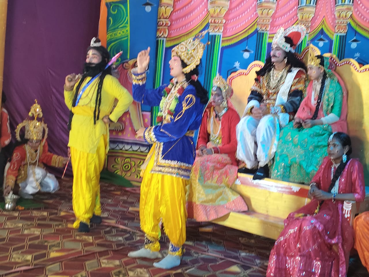 बिरगुल की पहली रामलीला में बालिकाओं ने बांधा समां, राम वनगमन पर नम हुईं आंखें।
