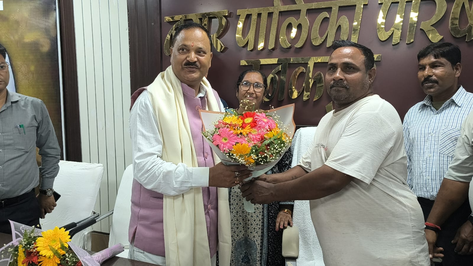 सफाई कर्मचारियों को अब सीधे बैंक खातों में मिलेगा वेतन, संतोष गौरव ने अधिकारियों को दिए निर्देश